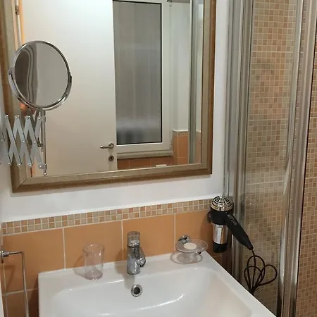 לינה וארוחת בוקר Le Vibrazioni 4*